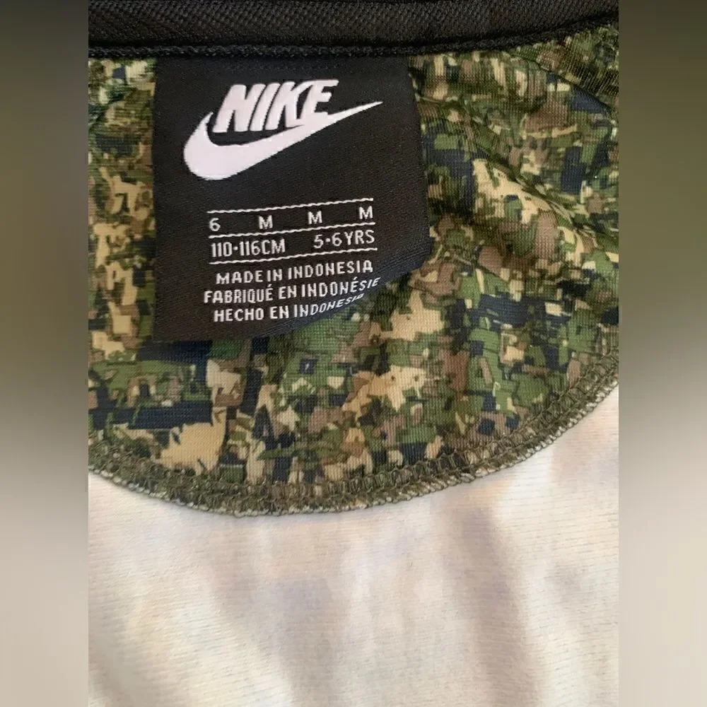 Nike kids zipper jacket with  camouflage print